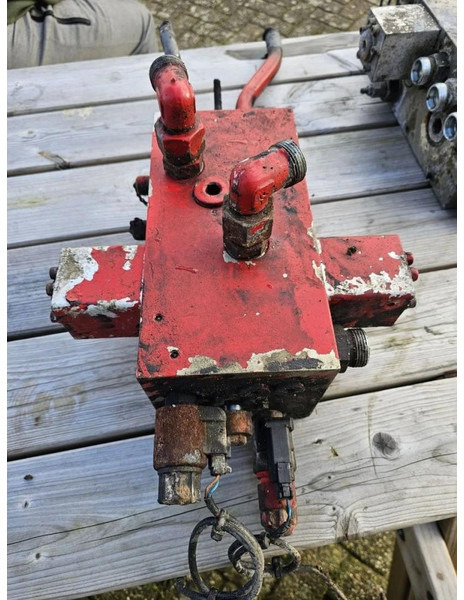 Hydraulics Legras Besturingsventiel 02 E-bediend (compleet) - Control valve: picture 9