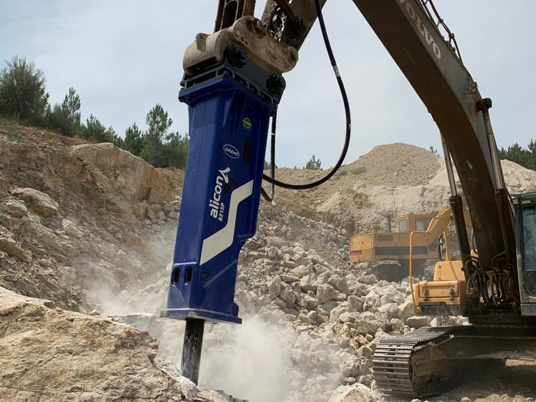 Daemo Alicon B 210 - Hydraulic hammer for Crawler excavator: picture 1 Daemo Alicon B 210 - Hydraulic hammer for Crawler excavator: picture 1