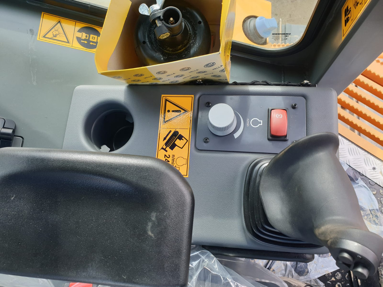 Bulldozer LIEBHERR PR 726 05 LGP: picture 17