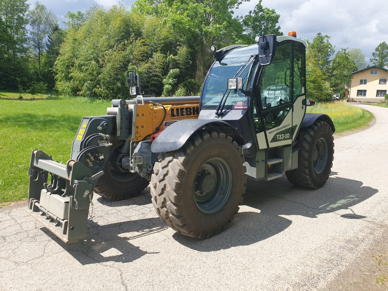 LIEBHERR T 33-10 - Telescopic handler: picture 3 LIEBHERR T 33-10 - Telescopic handler: picture 3