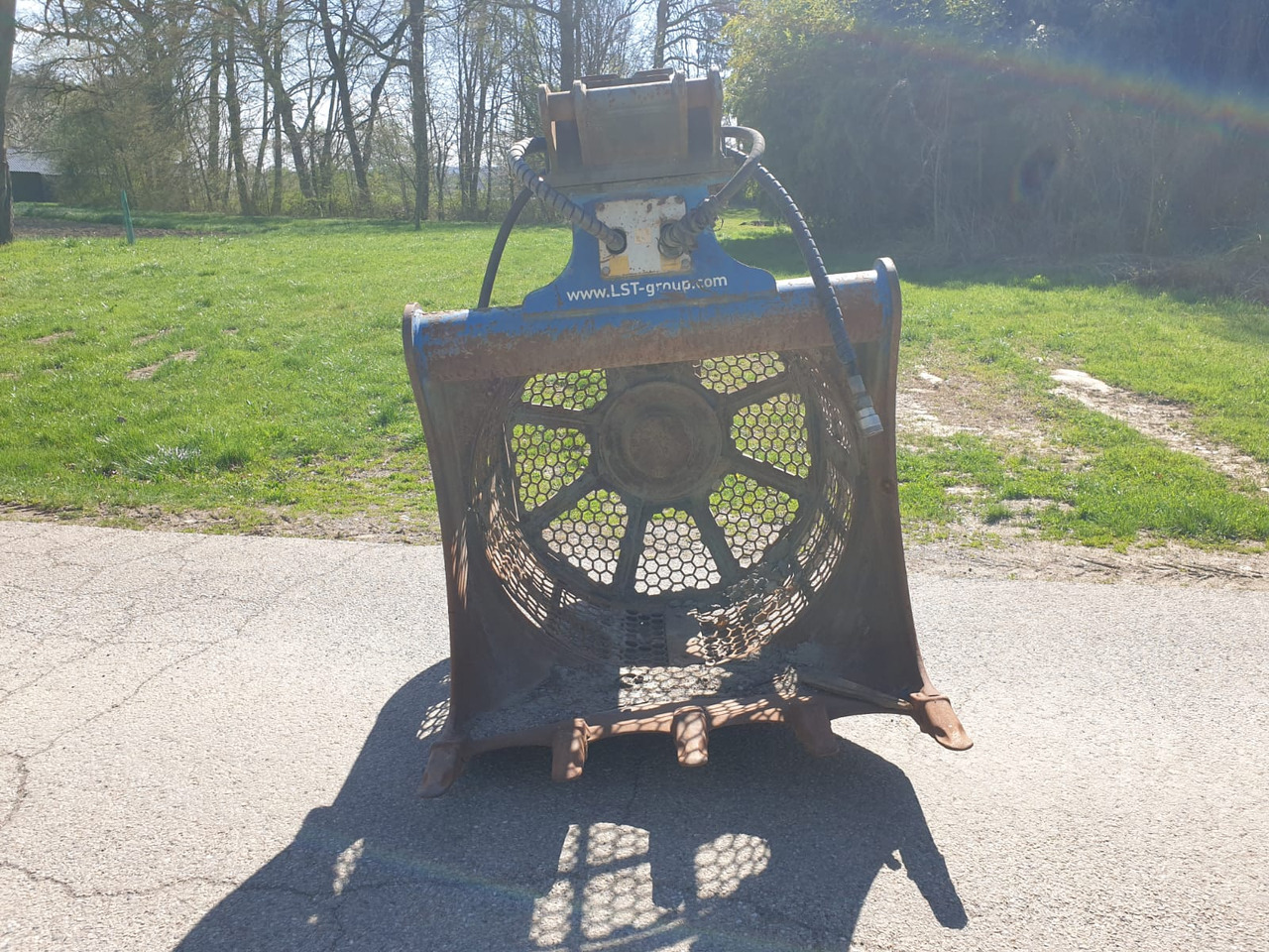 LST RT 2000 - Sorting bucket for Crawler excavator: picture 4 LST RT 2000 - Sorting bucket for Crawler excavator: picture 4