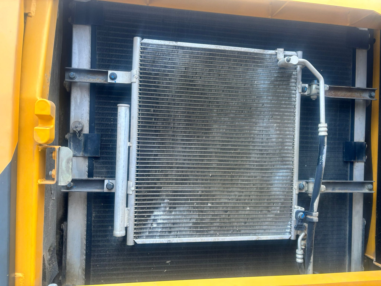 Crawler excavator Volvo EC 220 DL: picture 12