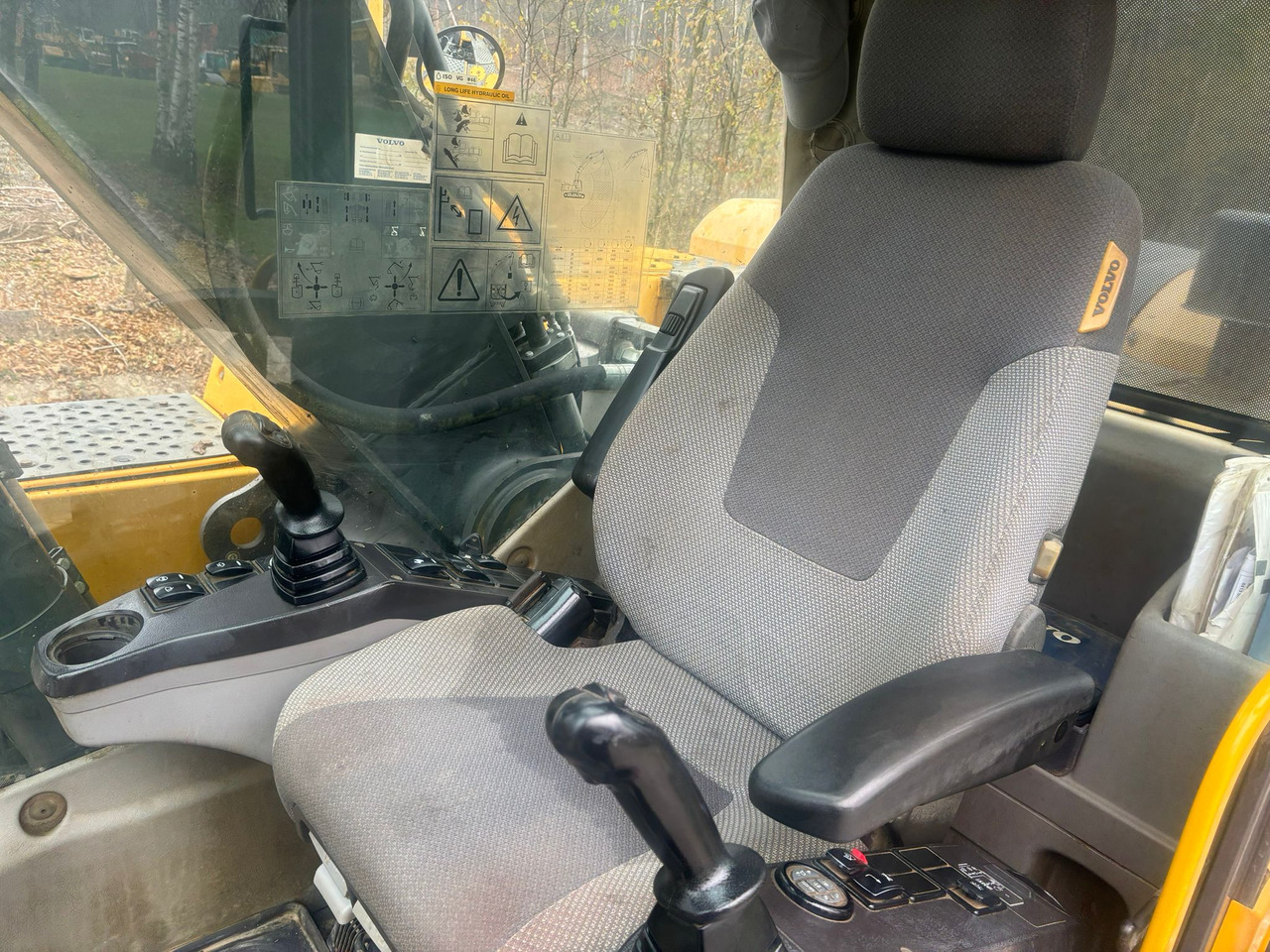 Crawler excavator Volvo EC 220 DL: picture 13