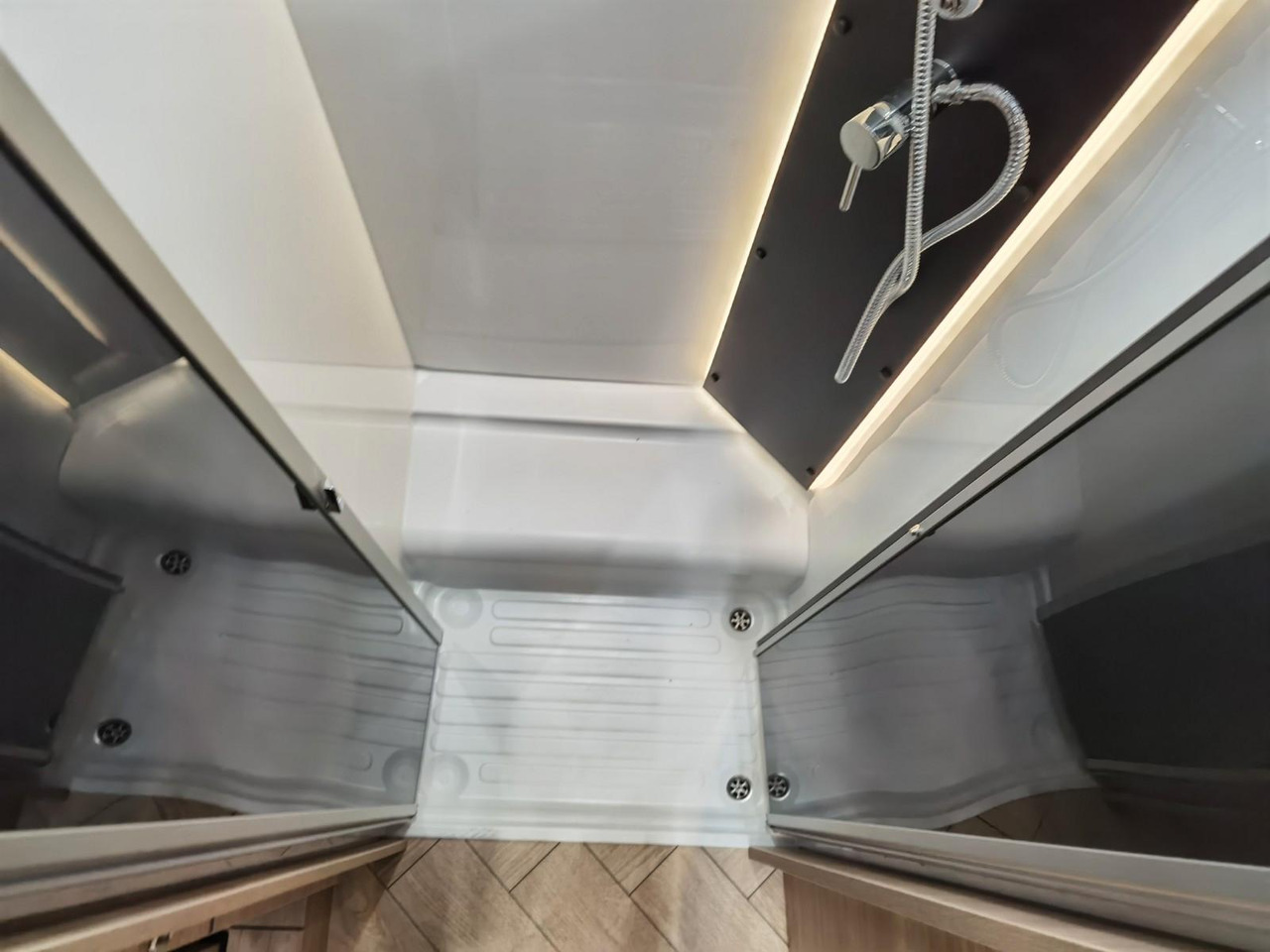 New Semi-integrated motorhome Chausson 797 TITANIUM / - 2026 - / EINZELBETTEN & HUBBETT: picture 24
