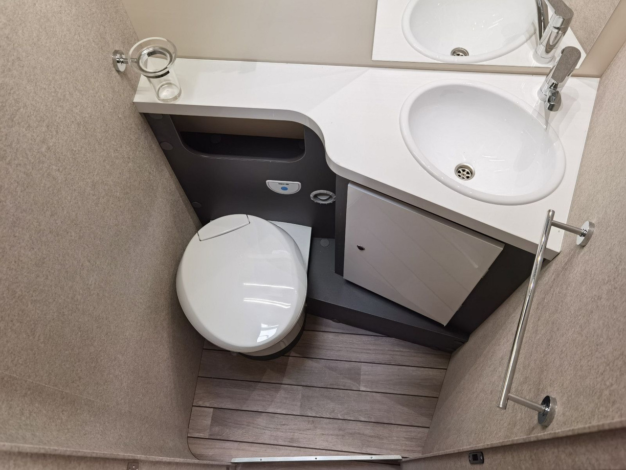 Semi-integrated motorhome Forster T 745 EB / MODELL 2026 / EINZELBETTEN & RAUMBAD: picture 22