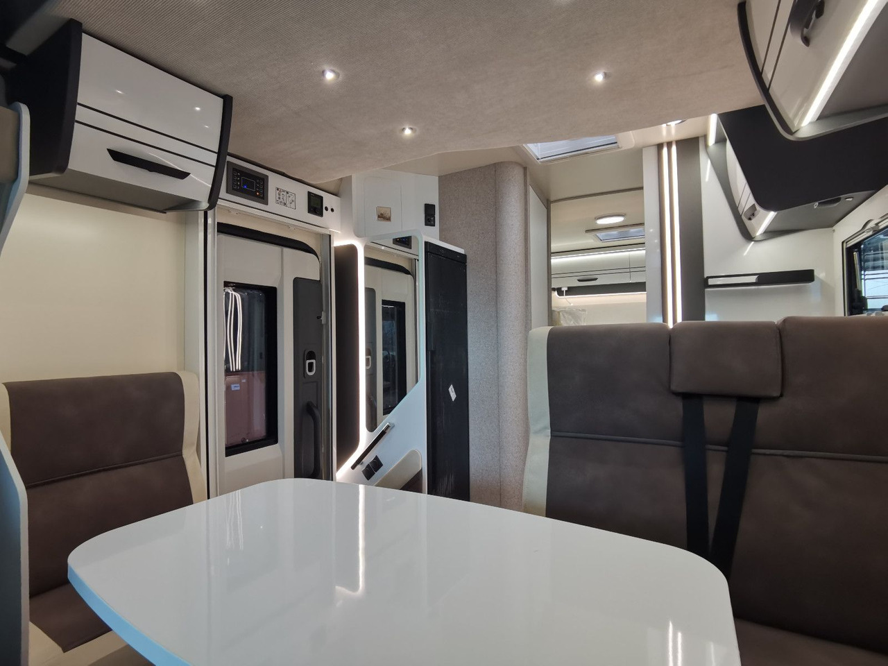 Semi-integrated motorhome Forster T 745 EB / MODELL 2026 / EINZELBETTEN & RAUMBAD: picture 15