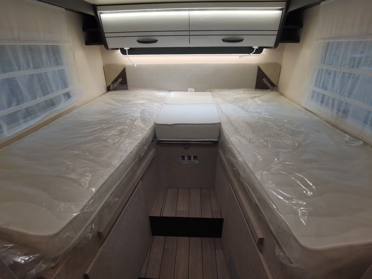 Semi-integrated motorhome Forster T 745 EB / MODELL 2026 / EINZELBETTEN & RAUMBAD: picture 20