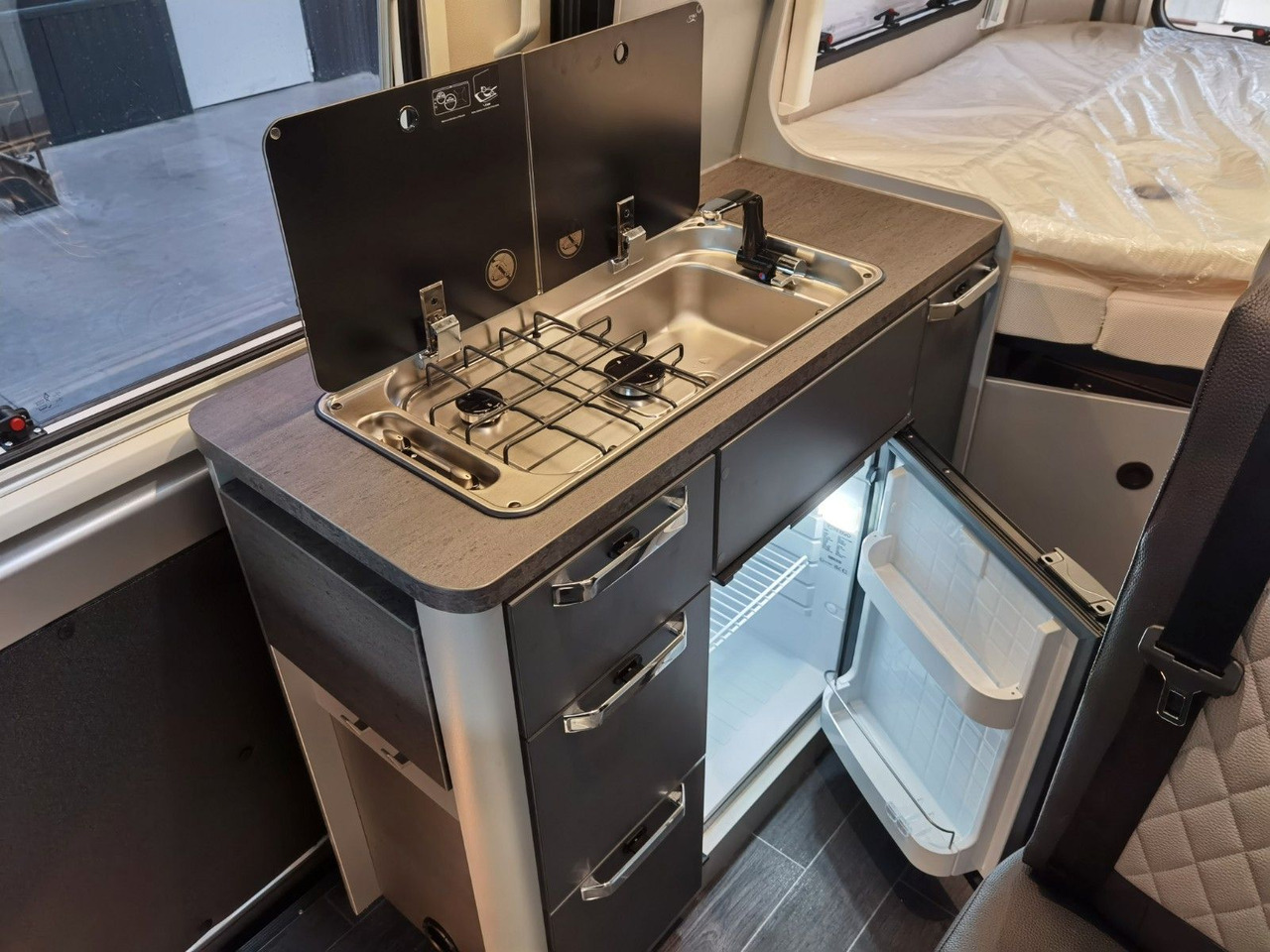 Camper van Weinsberg CARABUS GREY 540 MQ - EDITION FIRE /-2026-/140PS: picture 16 Camper van Weinsberg CARABUS GREY 540 MQ - EDITION FIRE /-2026-/140PS: picture 16