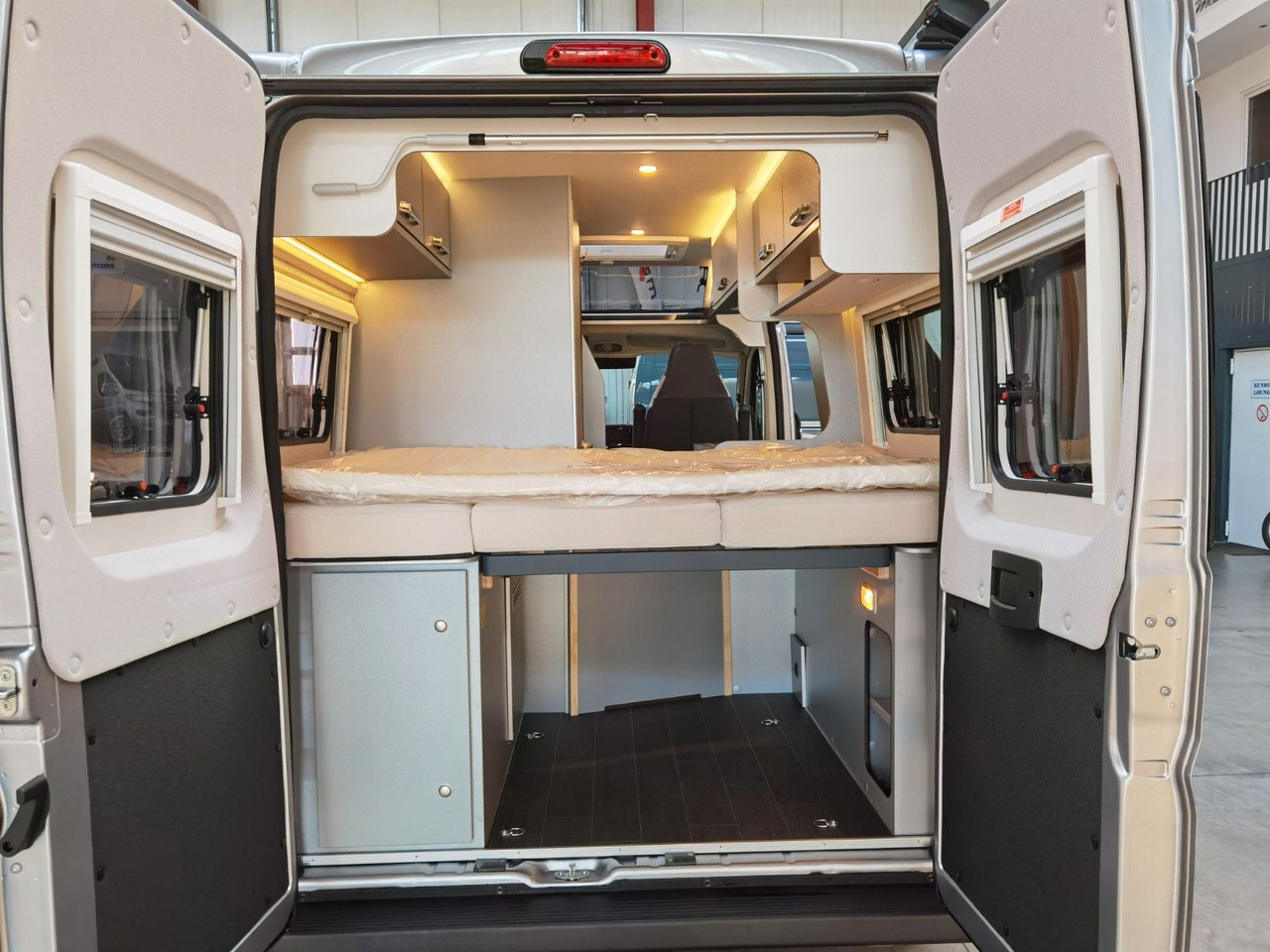 Camper van Weinsberg CARABUS GREY 540 MQ - EDITION FIRE /-2026-/140PS: picture 11 Camper van Weinsberg CARABUS GREY 540 MQ - EDITION FIRE /-2026-/140PS: picture 11