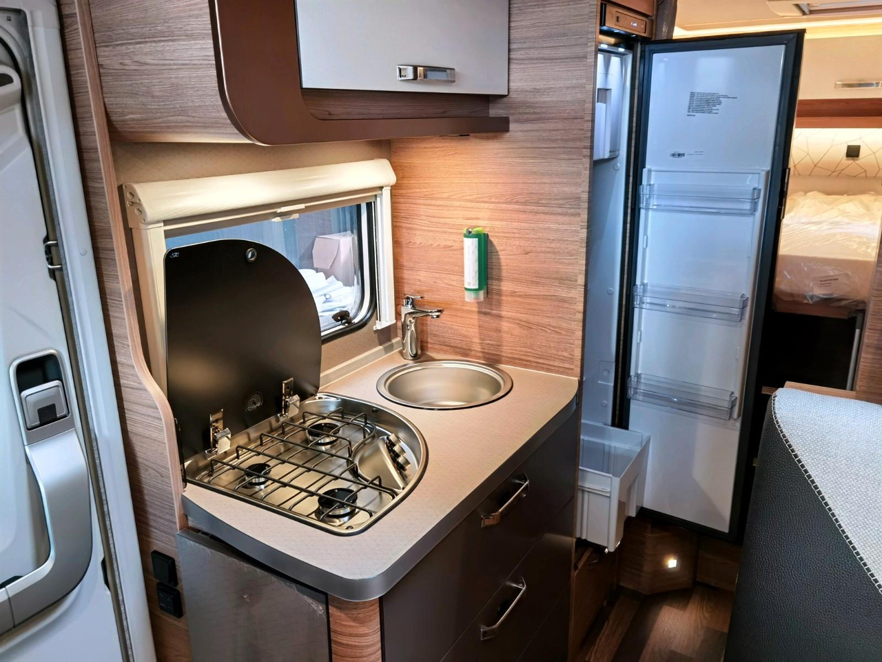 Semi-integrated motorhome Weinsberg CARACOMPACT 600 MEG EDITION PEPPER /EINZELBETTEN: picture 17