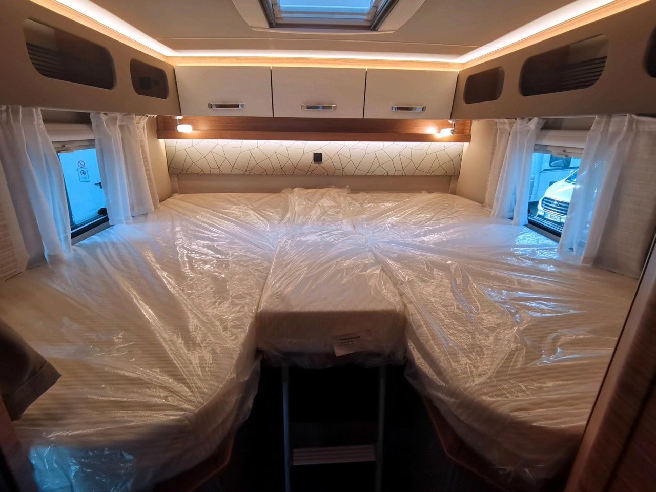 Semi-integrated motorhome Weinsberg CARACOMPACT 600 MEG EDITION PEPPER /EINZELBETTEN: picture 21