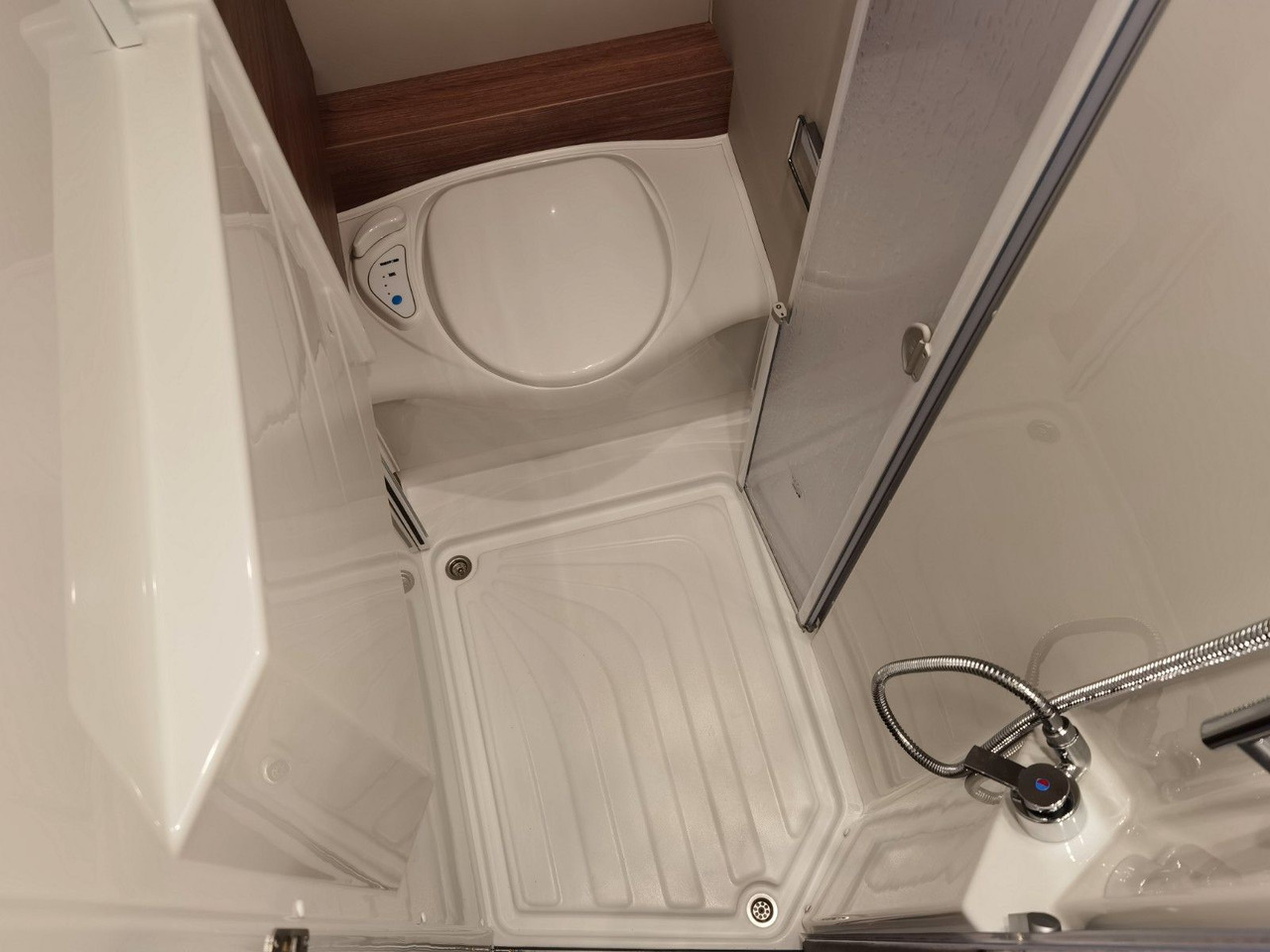 Semi-integrated motorhome Weinsberg CARACOMPACT 600 MF PEPPER / 140PS - 9G AUTOMATIK: picture 23 Semi-integrated motorhome Weinsberg CARACOMPACT 600 MF PEPPER / 140PS - 9G AUTOMATIK: picture 23