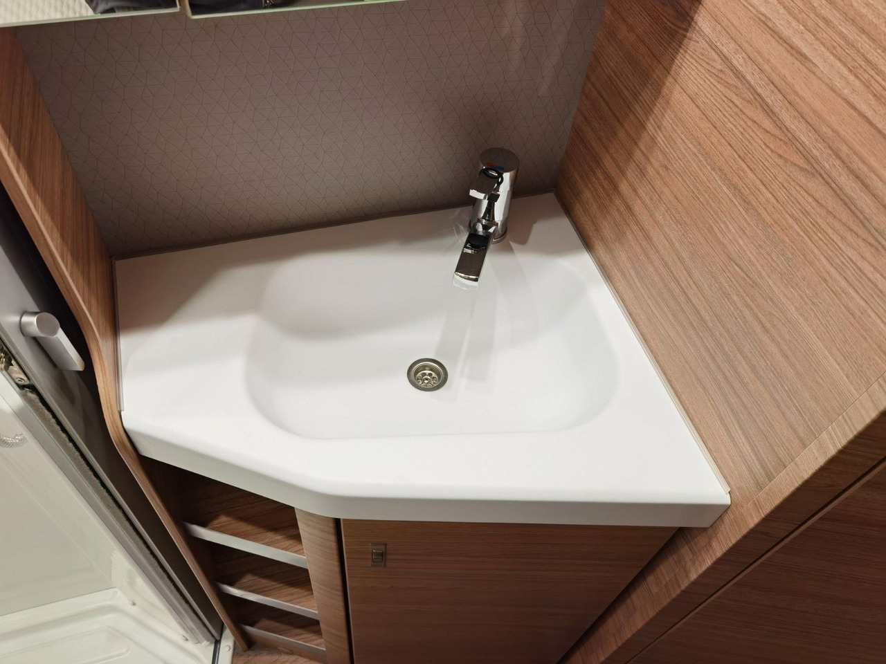 Semi-integrated motorhome Weinsberg CARACOMPACT 600 MF PEPPER / 140PS - 9G AUTOMATIK: picture 22 Semi-integrated motorhome Weinsberg CARACOMPACT 600 MF PEPPER / 140PS - 9G AUTOMATIK: picture 22