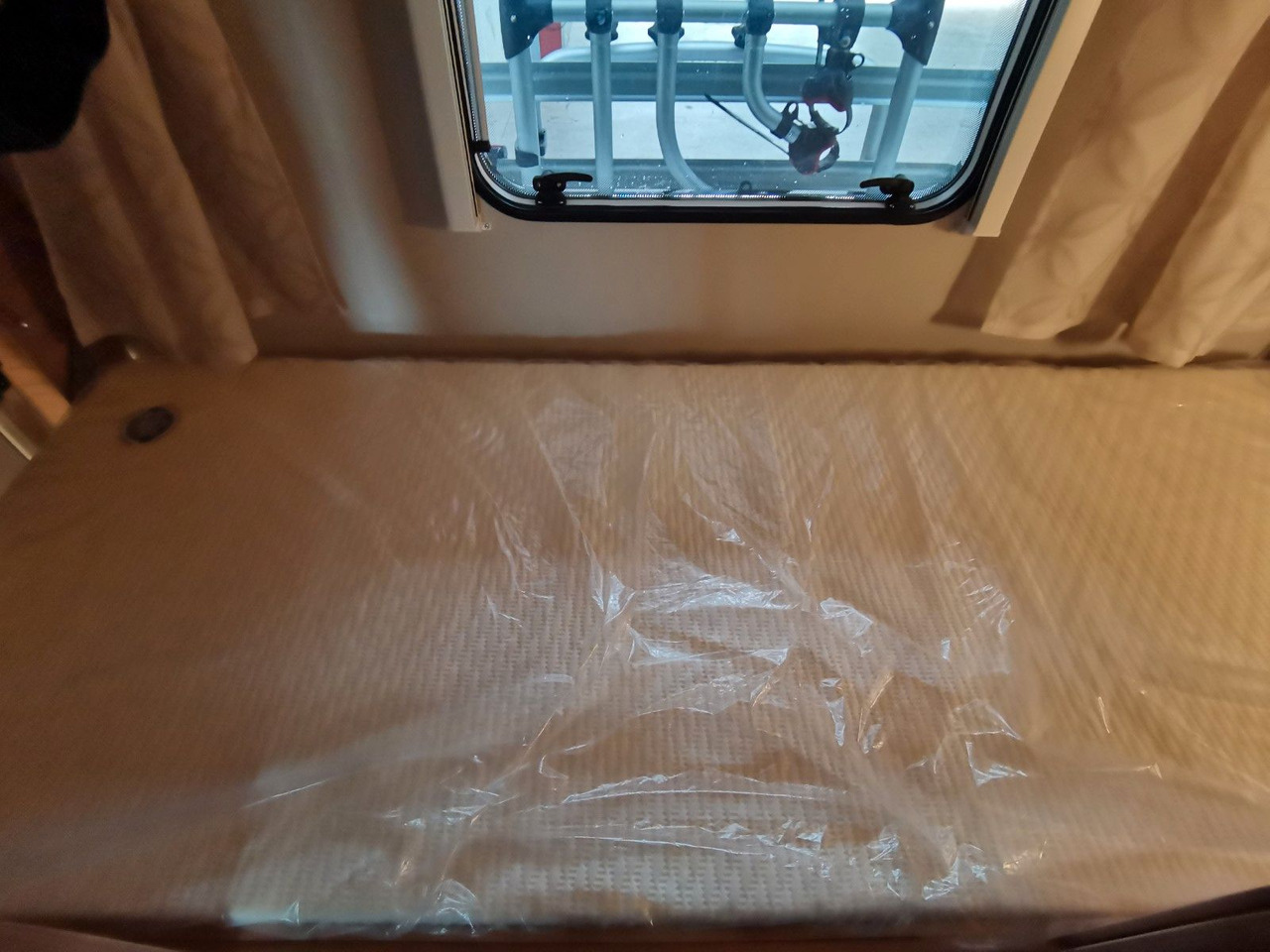 Alcove motorhome Weinsberg CARAHOME 600 DKG / 140PS / ETAGENBETTEN / 5xPERS: picture 23