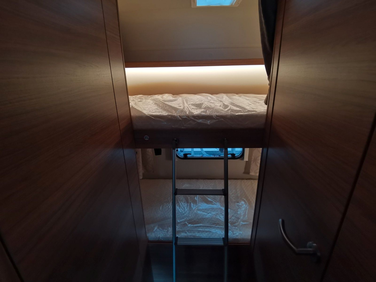 Alcove motorhome Weinsberg CARAHOME 600 DKG / 140PS / ETAGENBETTEN / 5xPERS: picture 22