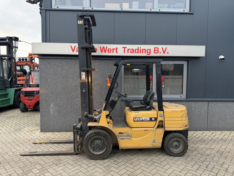 Caterpillar FD30 - Diesel forklift: picture 2 Caterpillar FD30 - Diesel forklift: picture 2