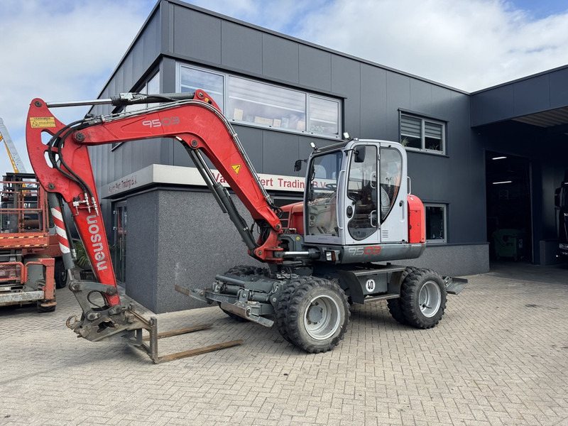 Neuson 9503 WD Mobiele Kraan 2009 Palletvork, Stenenklem, 2x Bak 8860hours Deutz Diesel - Mobile crane: picture 3 Neuson 9503 WD Mobiele Kraan 2009 Palletvork, Stenenklem, 2x Bak 8860hours Deutz Diesel - Mobile crane: picture 3