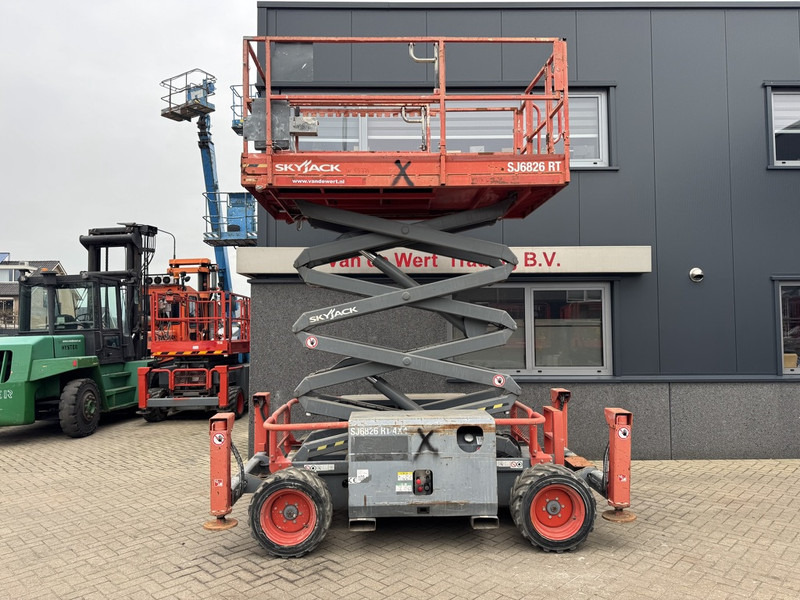 Skyjack SJ 6826RT Schaarhoogwerker / Scissor / Arbeitsbuhne 2015 4X4 Kubota Diesel 10M Werkhoogte - Scissor lift: picture 5 Skyjack SJ 6826RT Schaarhoogwerker / Scissor / Arbeitsbuhne 2015 4X4 Kubota Diesel 10M Werkhoogte - Scissor lift: picture 5
