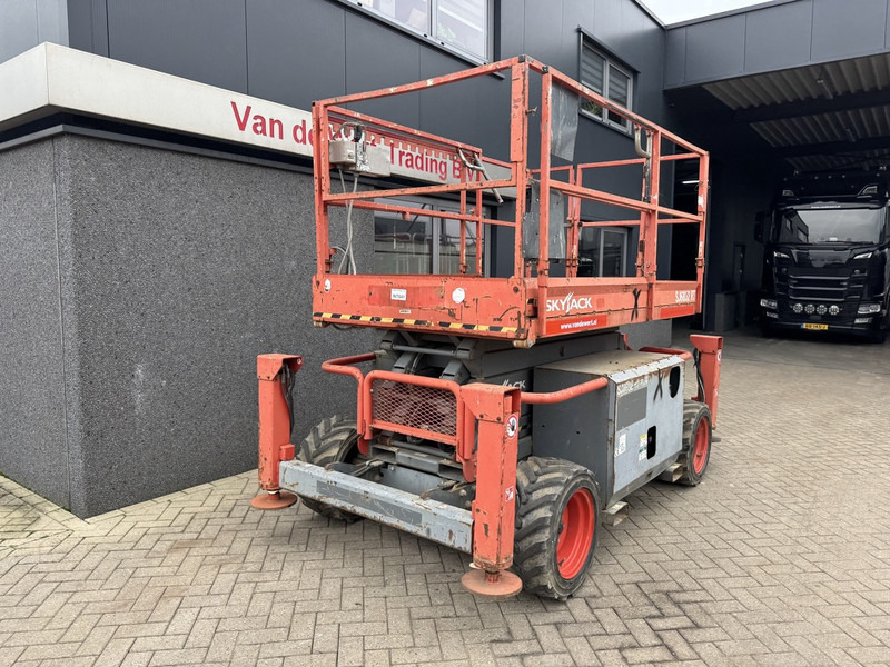 Skyjack SJ 6832RT Schaarhoogwerker / Scissor / Arbeitsbuhne 2015 4X4 Kubota Diesel 12M Werkhoogte - Scissor lift: picture 3 Skyjack SJ 6832RT Schaarhoogwerker / Scissor / Arbeitsbuhne 2015 4X4 Kubota Diesel 12M Werkhoogte - Scissor lift: picture 3