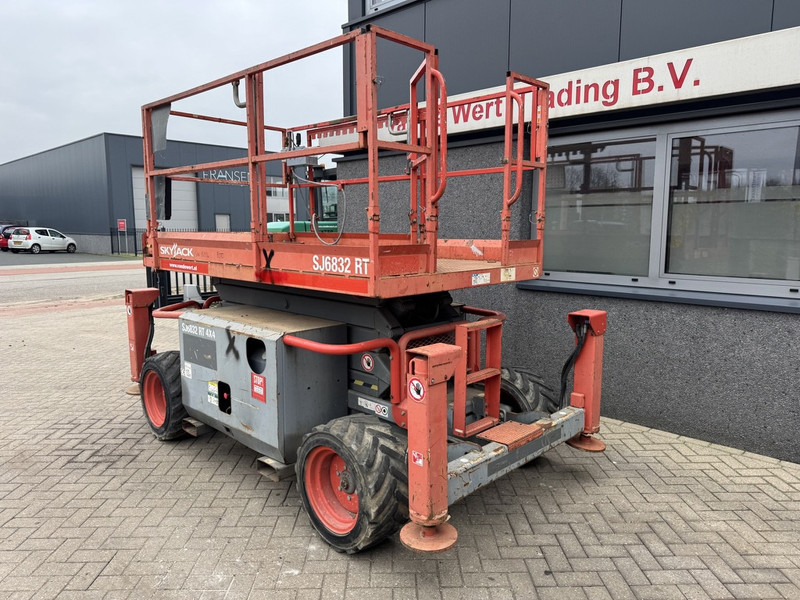 Skyjack SJ 6832RT Schaarhoogwerker / Scissor / Arbeitsbuhne 2015 4X4 Kubota Diesel 12M Werkhoogte - Scissor lift: picture 4 Skyjack SJ 6832RT Schaarhoogwerker / Scissor / Arbeitsbuhne 2015 4X4 Kubota Diesel 12M Werkhoogte - Scissor lift: picture 4