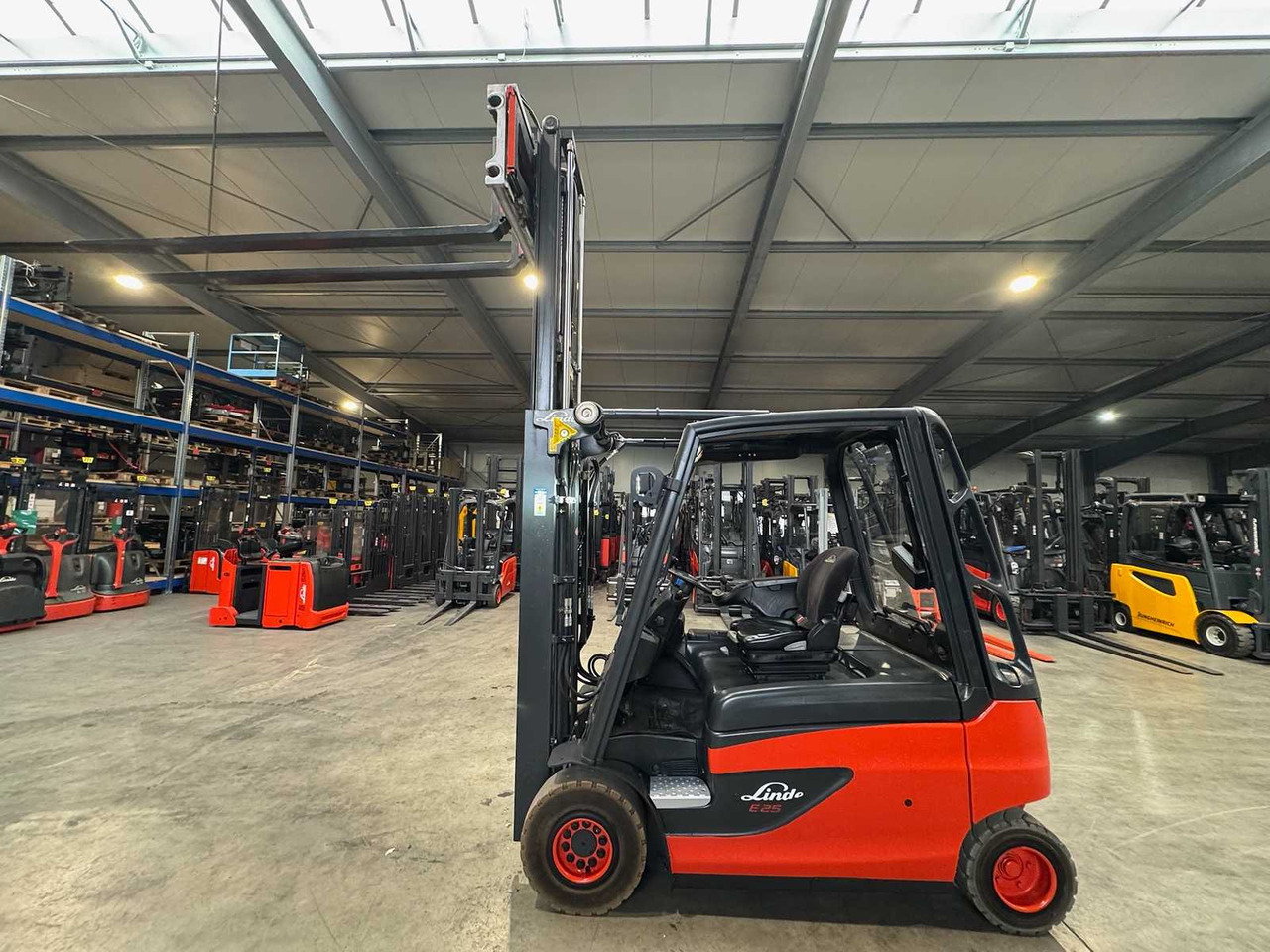 03/2019 SERVICE+UVV 11/2026 LINDE E25 2,500KG DUPLEX FREE LIFT 3RD + 4TH VALVE FORK ADJUSTER ELECTRIC FORKLIFT 7,041 HOURS - Forklift: picture 3 03/2019 SERVICE+UVV 11/2026 LINDE E25 2,500KG DUPLEX FREE LIFT 3RD + 4TH VALVE FORK ADJUSTER ELECTRIC FORKLIFT 7,041 HOURS - Forklift: picture 3