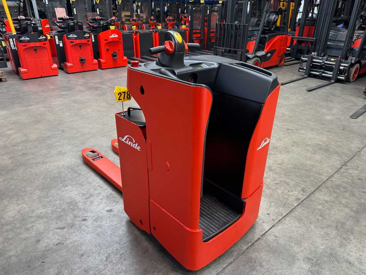 08/2024 LINDE T20SF 2.000KG PALLET TRUCK ANT STACKER 2.704 HOURS - Forklift: picture 5 08/2024 LINDE T20SF 2.000KG PALLET TRUCK ANT STACKER 2.704 HOURS - Forklift: picture 5