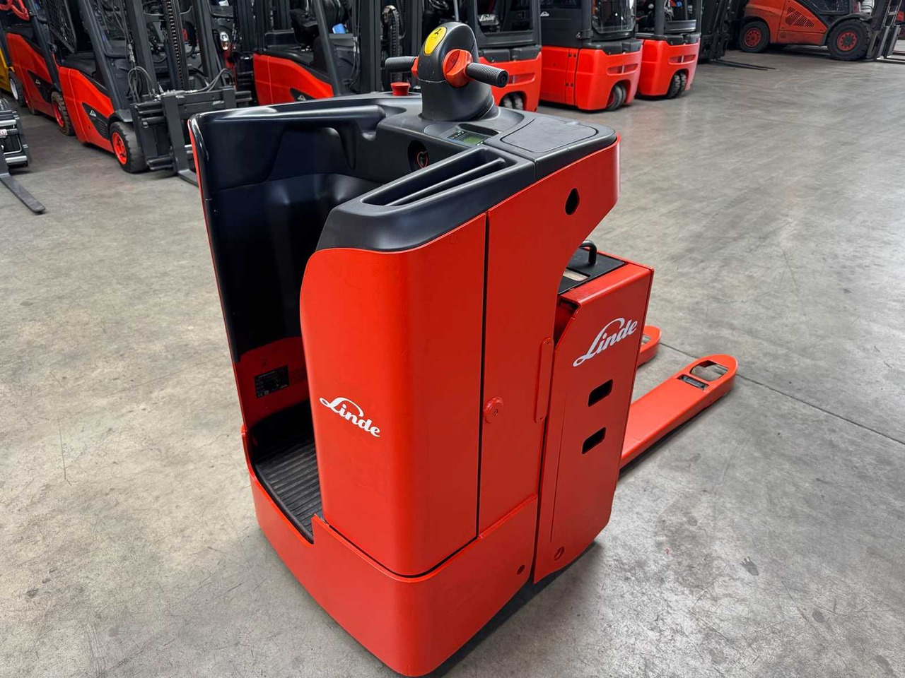 08/2024 LINDE T20SF 2.000KG PALLET TRUCK ANT STACKER 2.704 HOURS - Forklift: picture 4 08/2024 LINDE T20SF 2.000KG PALLET TRUCK ANT STACKER 2.704 HOURS - Forklift: picture 4