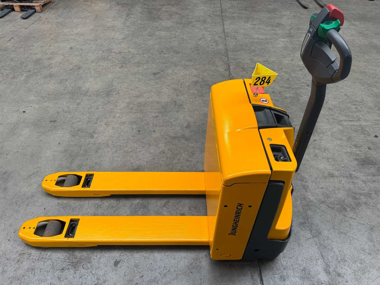 10/2024 SERVICE+UVV 10/2026 JUNGHEINRICH EJE116 1,600KG PALLET TRUCK ANT 2,198 HOURS - Forklift: picture 5 10/2024 SERVICE+UVV 10/2026 JUNGHEINRICH EJE116 1,600KG PALLET TRUCK ANT 2,198 HOURS - Forklift: picture 5