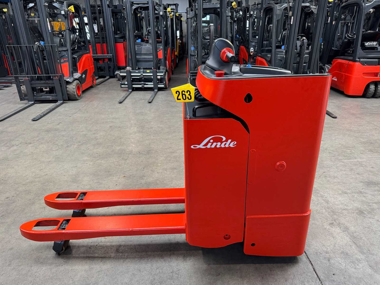 13/2024 SERVICE +UVV 10/2026 LINDE T20SF 2.000KG PALLET TRUCK ANT STACKER 3.098 HOURS - Forklift: picture 1 13/2024 SERVICE +UVV 10/2026 LINDE T20SF 2.000KG PALLET TRUCK ANT STACKER 3.098 HOURS - Forklift: picture 1