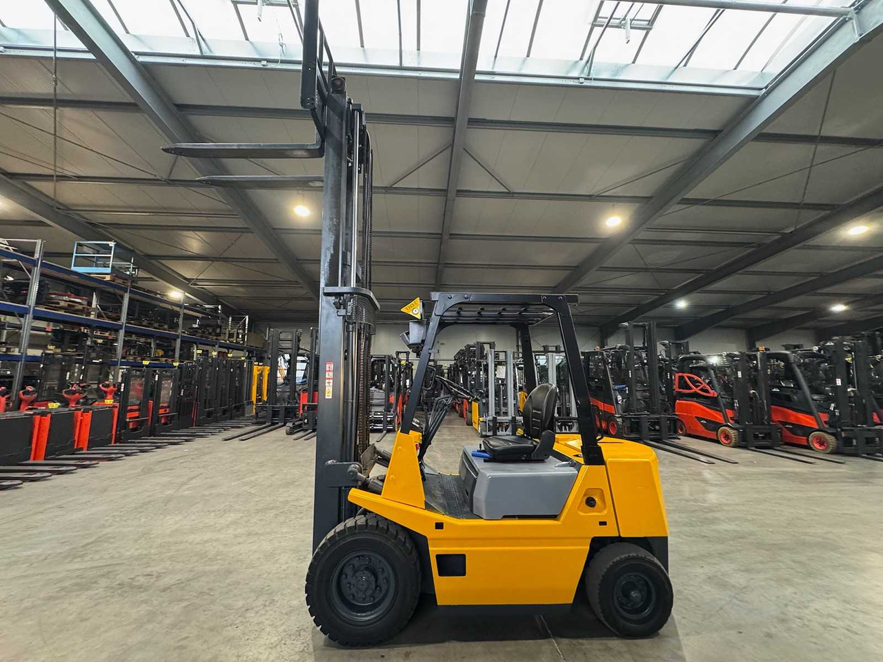 1990 UVV 11/2026 TCM FD25Z2S 2,500KG DIESEL FORKLIFT 2,883 HOURS ISUZU ENGINE - Forklift: picture 3 1990 UVV 11/2026 TCM FD25Z2S 2,500KG DIESEL FORKLIFT 2,883 HOURS ISUZU ENGINE - Forklift: picture 3