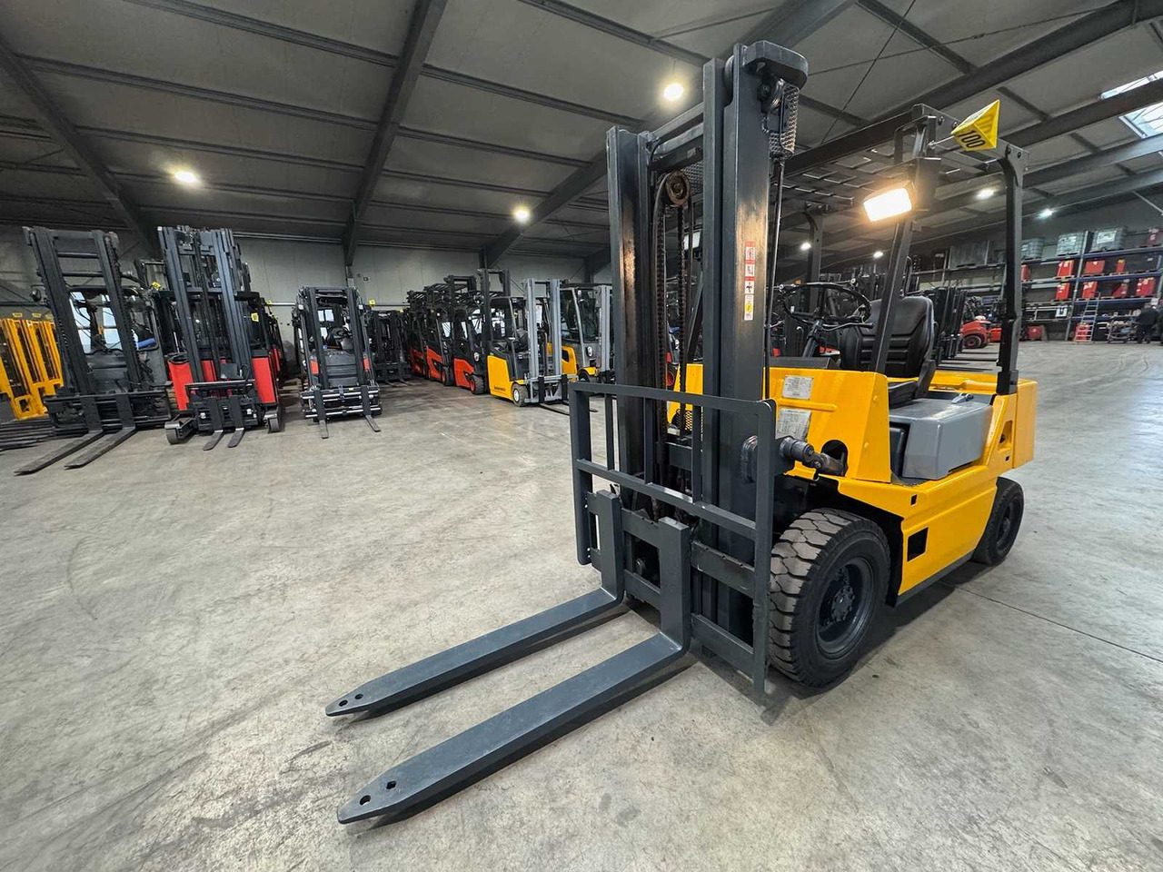 1990 UVV 11/2026 TCM FD25Z2S 2,500KG DIESEL FORKLIFT 2,883 HOURS ISUZU ENGINE - Forklift: picture 2 1990 UVV 11/2026 TCM FD25Z2S 2,500KG DIESEL FORKLIFT 2,883 HOURS ISUZU ENGINE - Forklift: picture 2