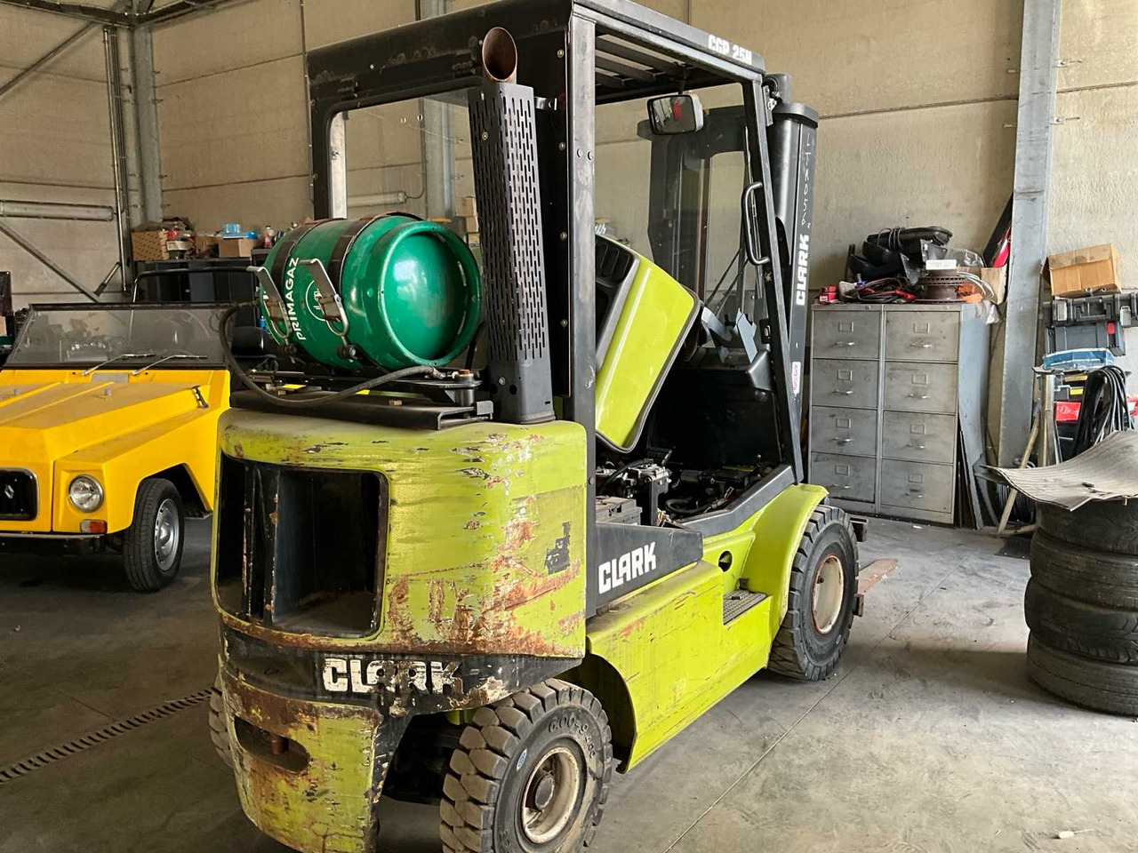 2001 CLARK CGP25H FORKLIFT - Forklift: picture 5 2001 CLARK CGP25H FORKLIFT - Forklift: picture 5