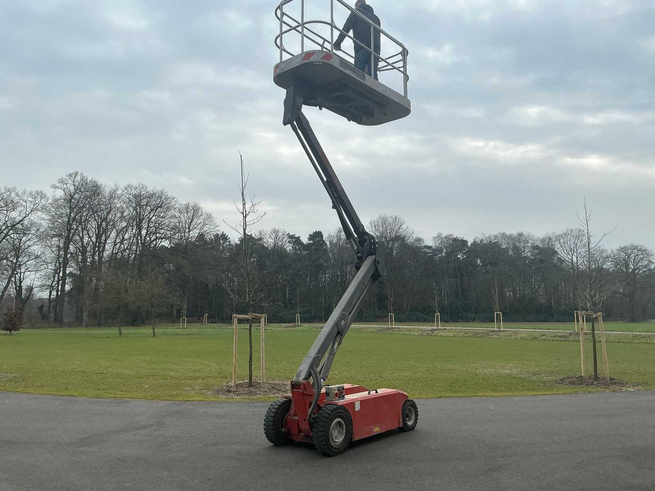 2001 MANITOU D 80 ER SCISSOR BOOM LIFT - Aerial platform: picture 3 2001 MANITOU D 80 ER SCISSOR BOOM LIFT - Aerial platform: picture 3