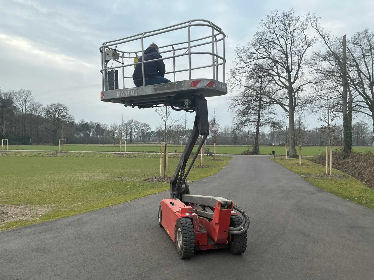 2001 MANITOU D 80 ER SCISSOR BOOM LIFT - Aerial platform: picture 4 2001 MANITOU D 80 ER SCISSOR BOOM LIFT - Aerial platform: picture 4