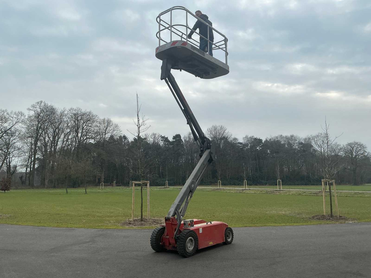 2001 MANITOU D 80 ER SCISSOR BOOM LIFT - Aerial platform: picture 2 2001 MANITOU D 80 ER SCISSOR BOOM LIFT - Aerial platform: picture 2