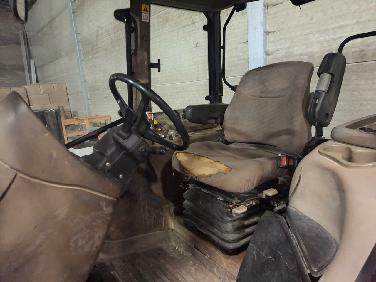 2003 CASE IH MXM 120 ALL-WHEEL DRIVE FARM TRACTOR - Farm tractor: picture 3 2003 CASE IH MXM 120 ALL-WHEEL DRIVE FARM TRACTOR - Farm tractor: picture 3