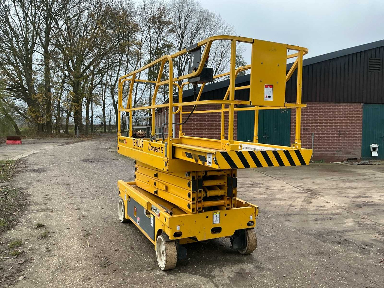 2003 PINGUELY - HAULOTTE COMPACT 12 AERIAL PLATFORM - Aerial platform: picture 3 2003 PINGUELY - HAULOTTE COMPACT 12 AERIAL PLATFORM - Aerial platform: picture 3