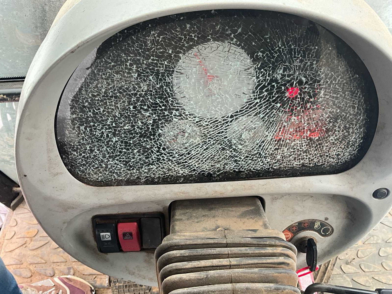 Farm tractor 2005 MASSEY FERGUSON 6475 DYNASHIFT TRACTOR: picture 18