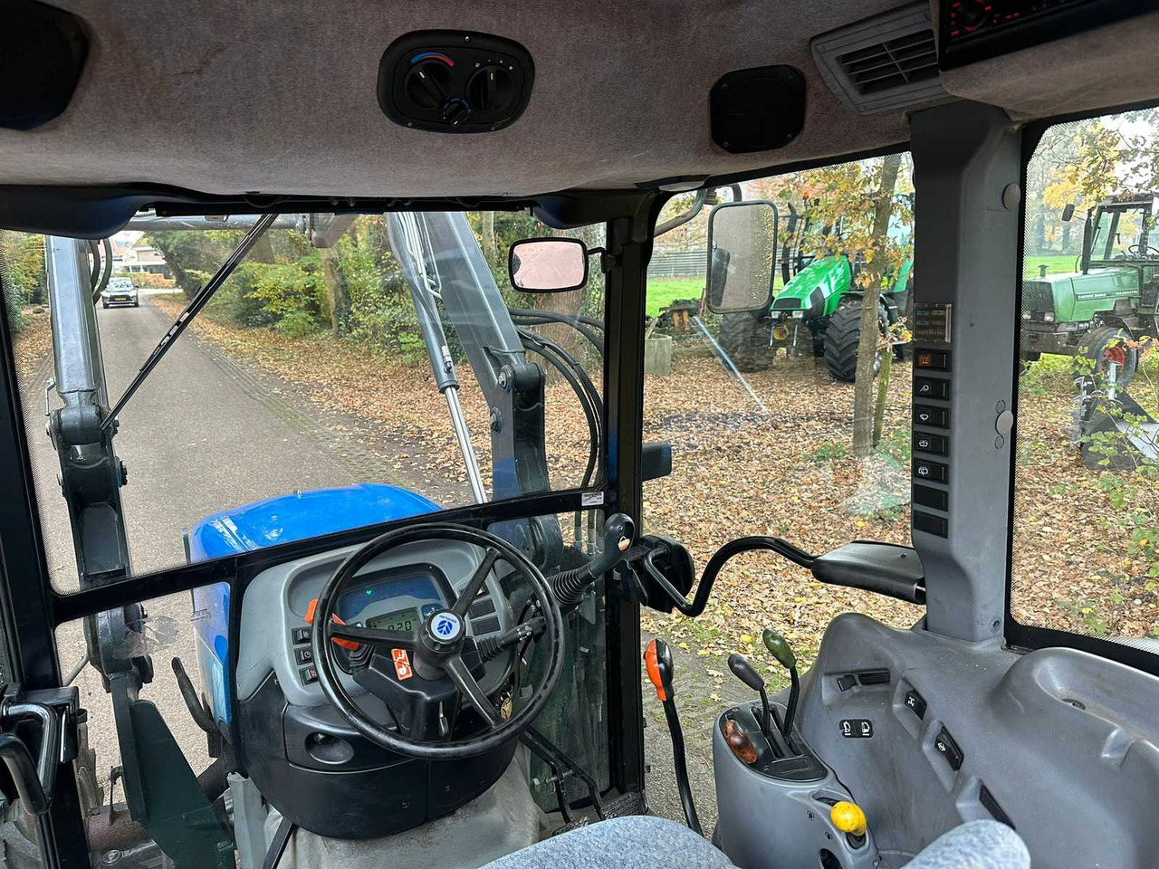 2005 NEW HOLLAND TN60DA ALL-WHEEL DRIVE FARM TRACTOR - Farm tractor: picture 5 2005 NEW HOLLAND TN60DA ALL-WHEEL DRIVE FARM TRACTOR - Farm tractor: picture 5