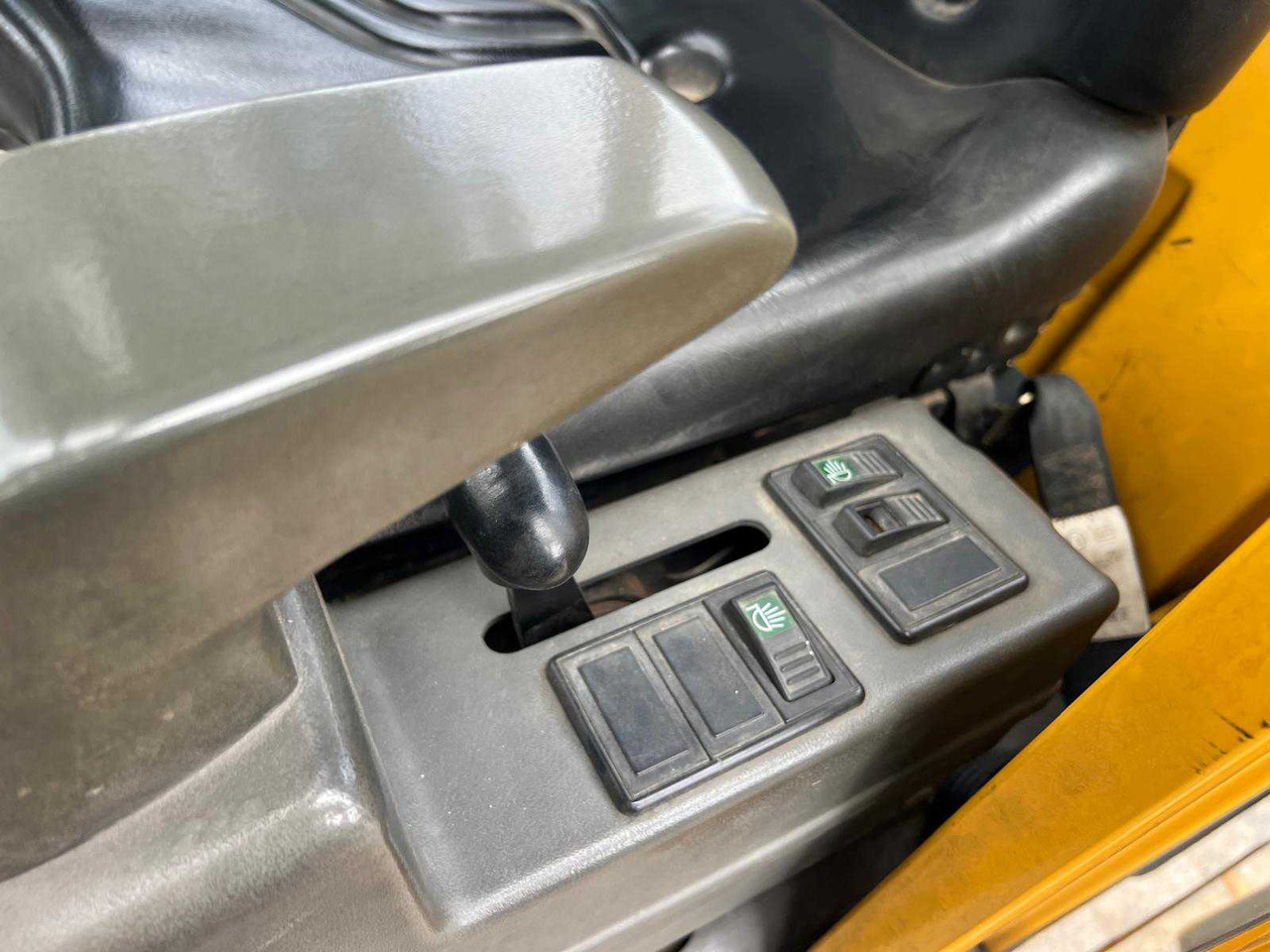 Mini excavator 2005 VOLVO EC15B XR MINI EXCAVATOR: picture 12