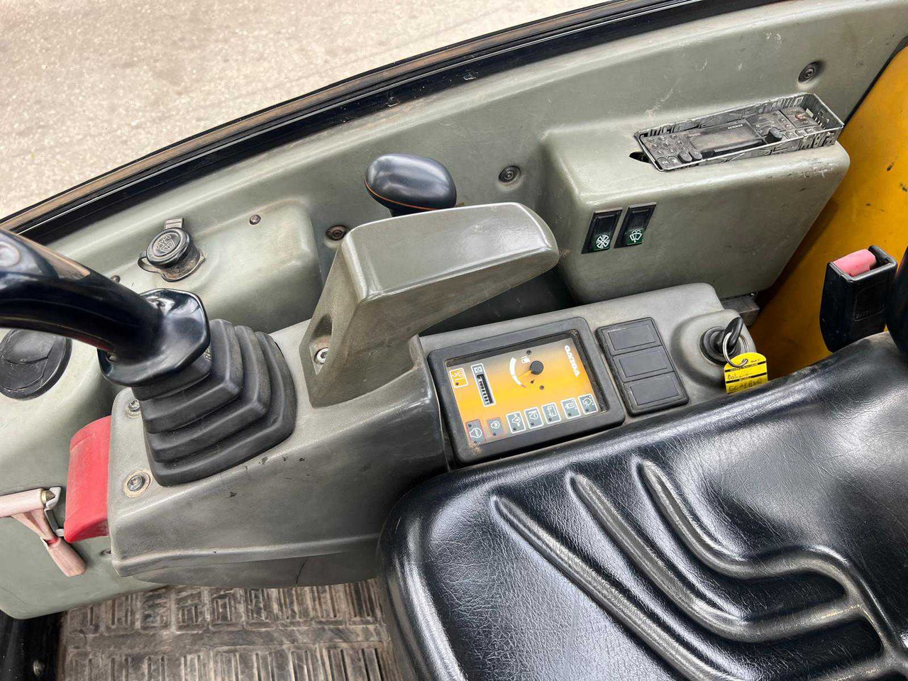 Mini excavator 2005 VOLVO EC15B XR MINI EXCAVATOR: picture 6