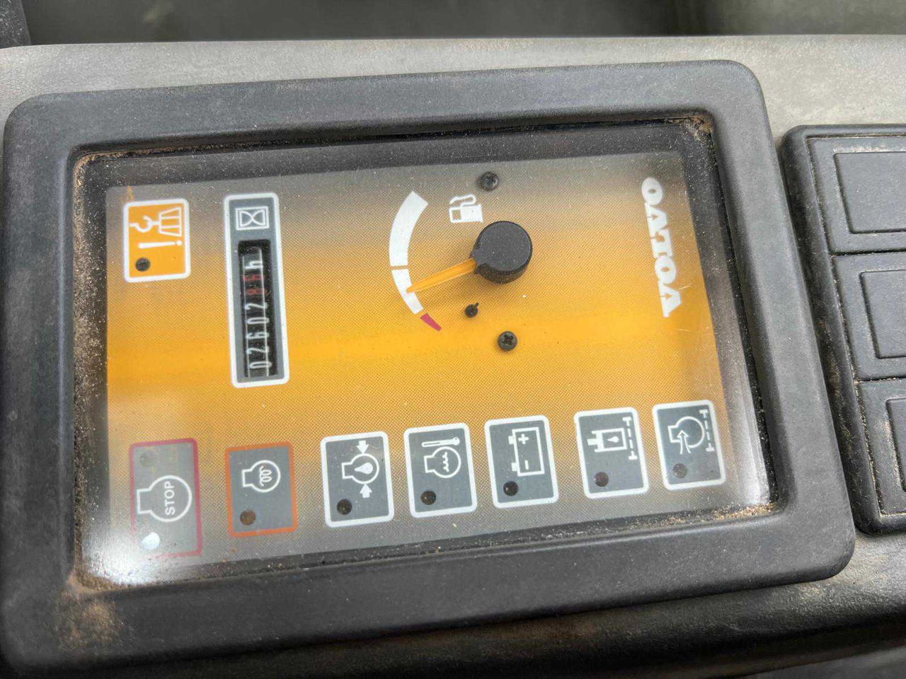 Mini excavator 2005 VOLVO EC15B XR MINI EXCAVATOR: picture 8