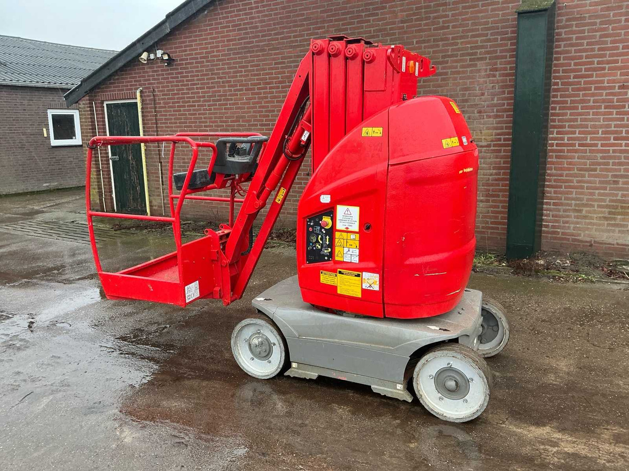 2011 JLG TOUCAN 10E AERIAL PLATFORM - Aerial platform: picture 3 2011 JLG TOUCAN 10E AERIAL PLATFORM - Aerial platform: picture 3