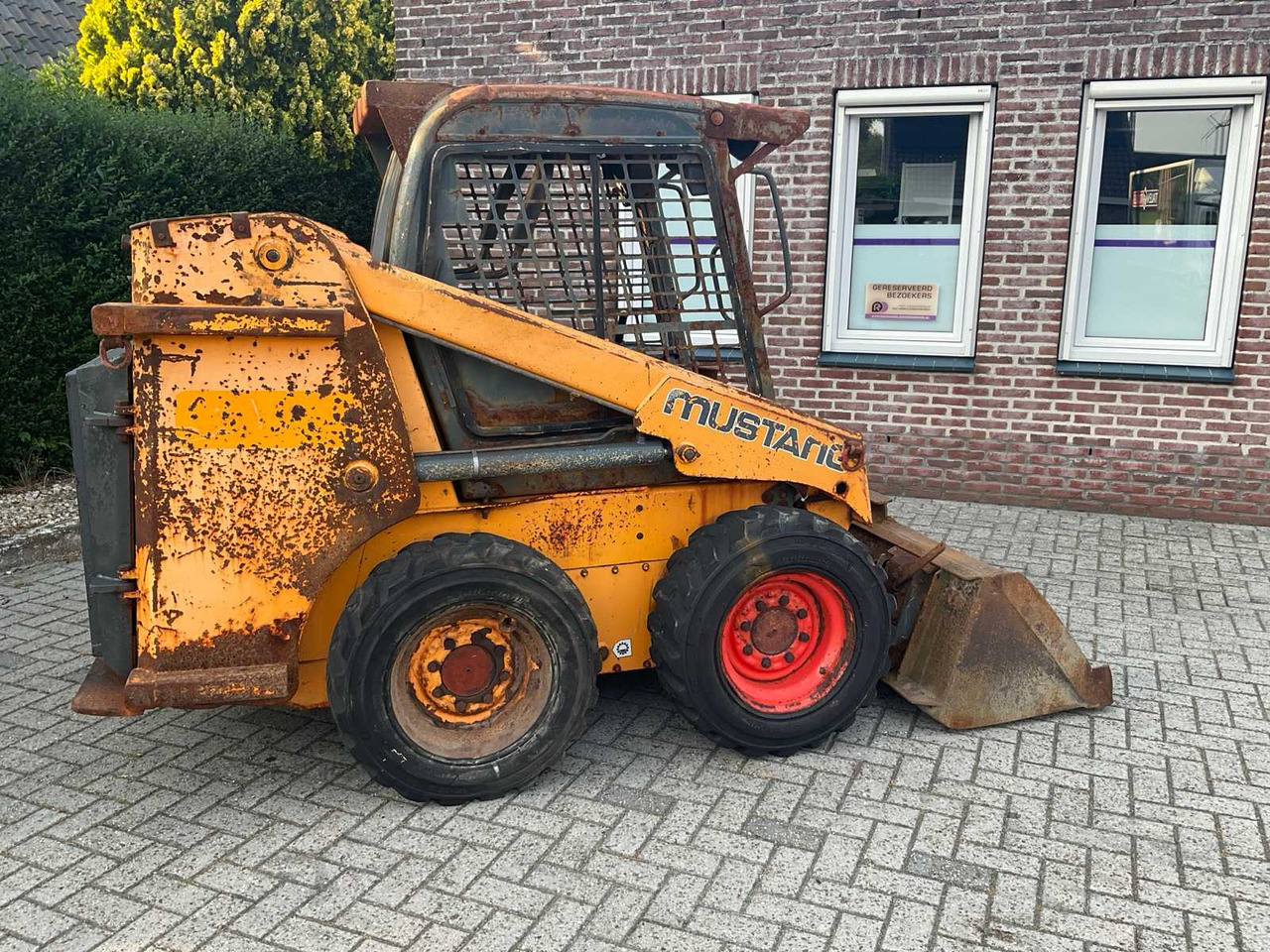 2015 MUSTANG 2044 SKID STEER LOADER - Compact track loader: picture 2 2015 MUSTANG 2044 SKID STEER LOADER - Compact track loader: picture 2