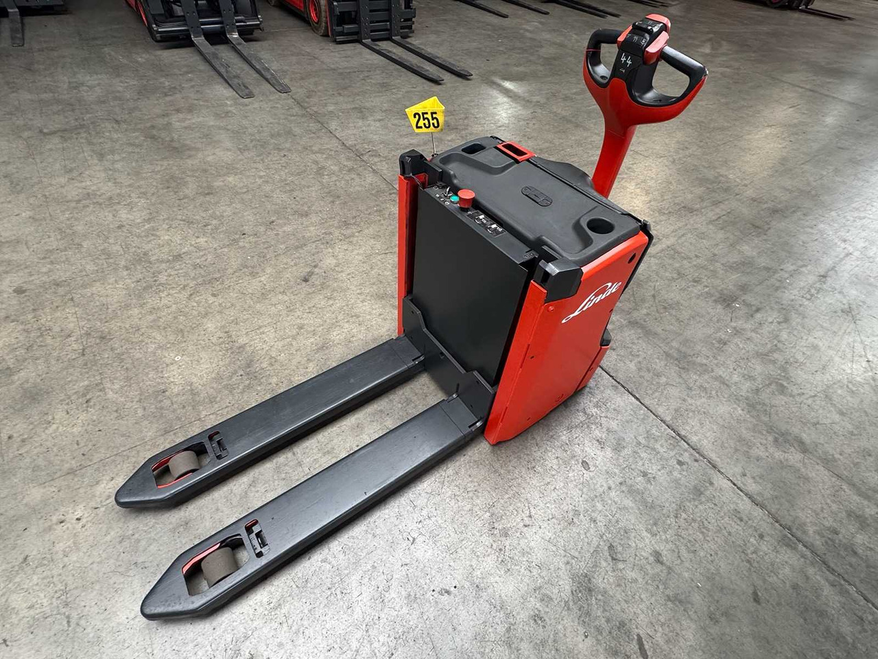 2016 LINDE T16L PALLET TRUCK ANT STACKER INITIAL STROKE 1,847 HOURS - Forklift: picture 3 2016 LINDE T16L PALLET TRUCK ANT STACKER INITIAL STROKE 1,847 HOURS - Forklift: picture 3