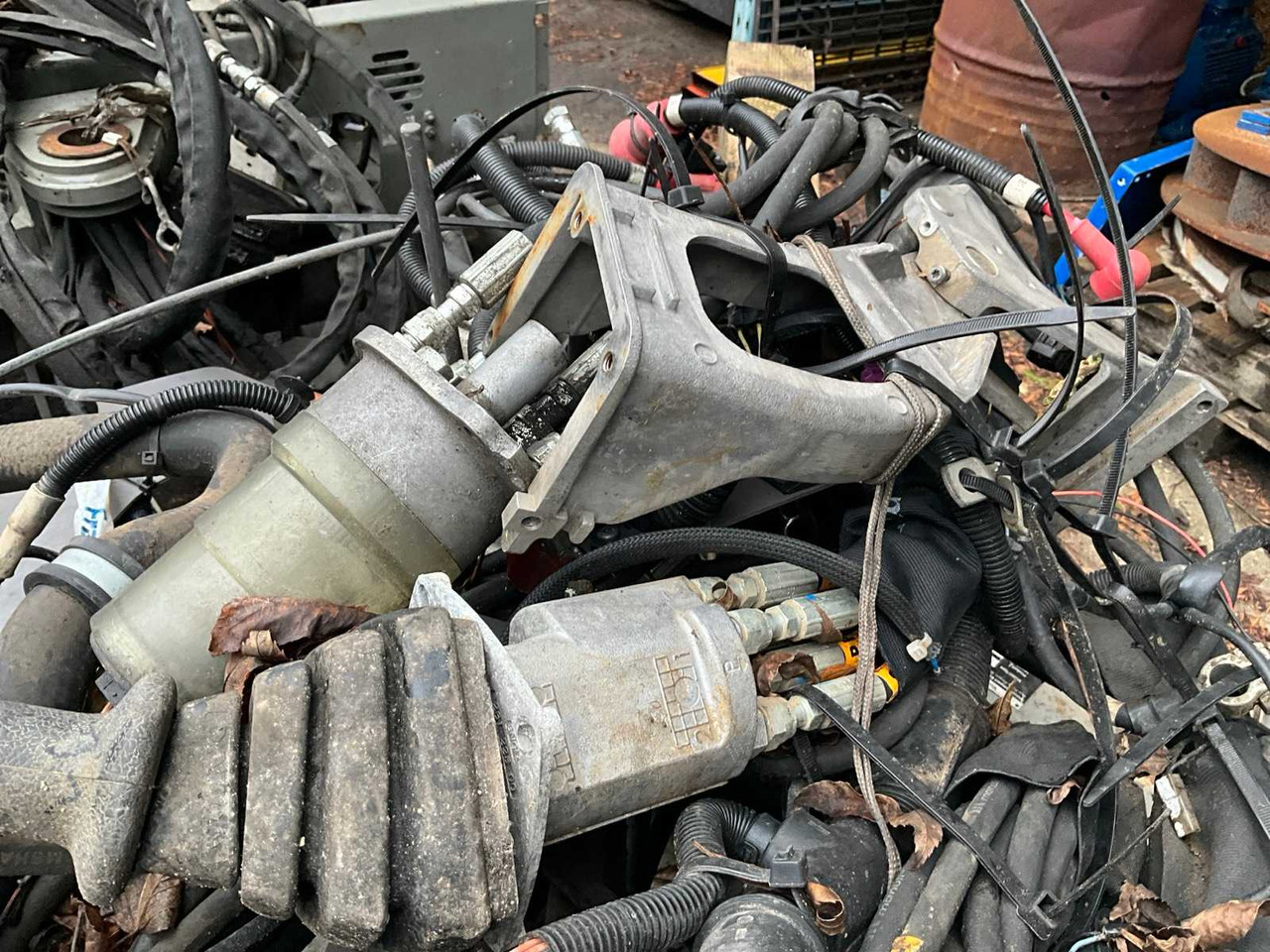 2017 VOLVO ECRD25D HARNESS HYDRAULIC MANIFOLDS & LINES - Mini excavator: picture 5 2017 VOLVO ECRD25D HARNESS HYDRAULIC MANIFOLDS & LINES - Mini excavator: picture 5