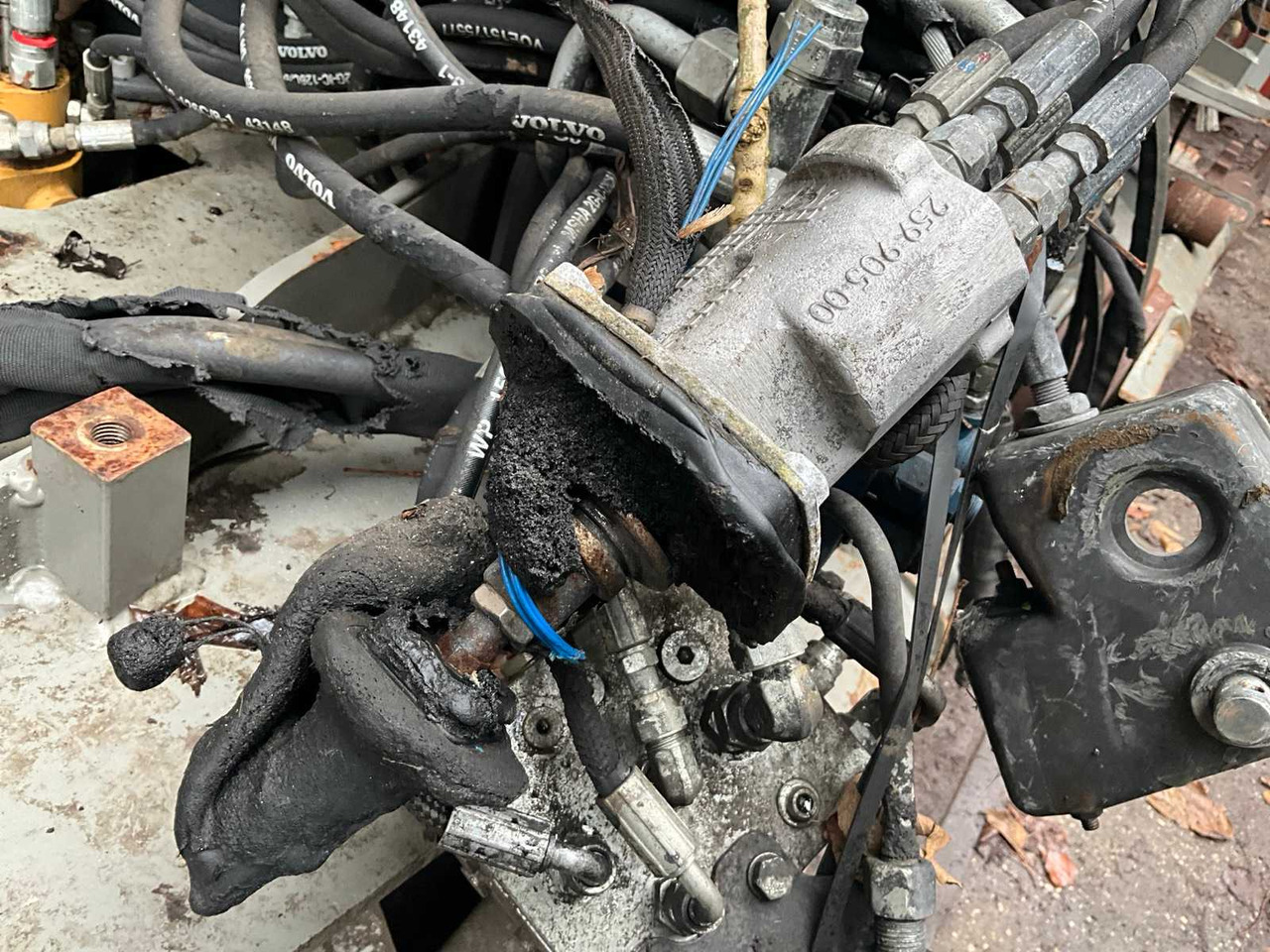 2017 VOLVO ECRD25D HARNESS HYDRAULIC MANIFOLDS & LINES - Mini excavator: picture 5 2017 VOLVO ECRD25D HARNESS HYDRAULIC MANIFOLDS & LINES - Mini excavator: picture 5