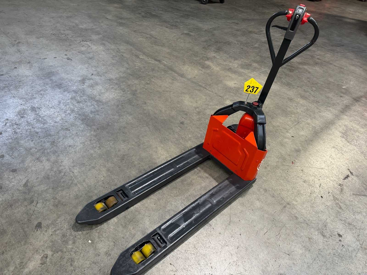 2019 LINDE MT12 1.200KG ANT PALLET TRUCK LITHIUM LI-ION STACKER 608 HOURS - Forklift: picture 5 2019 LINDE MT12 1.200KG ANT PALLET TRUCK LITHIUM LI-ION STACKER 608 HOURS - Forklift: picture 5
