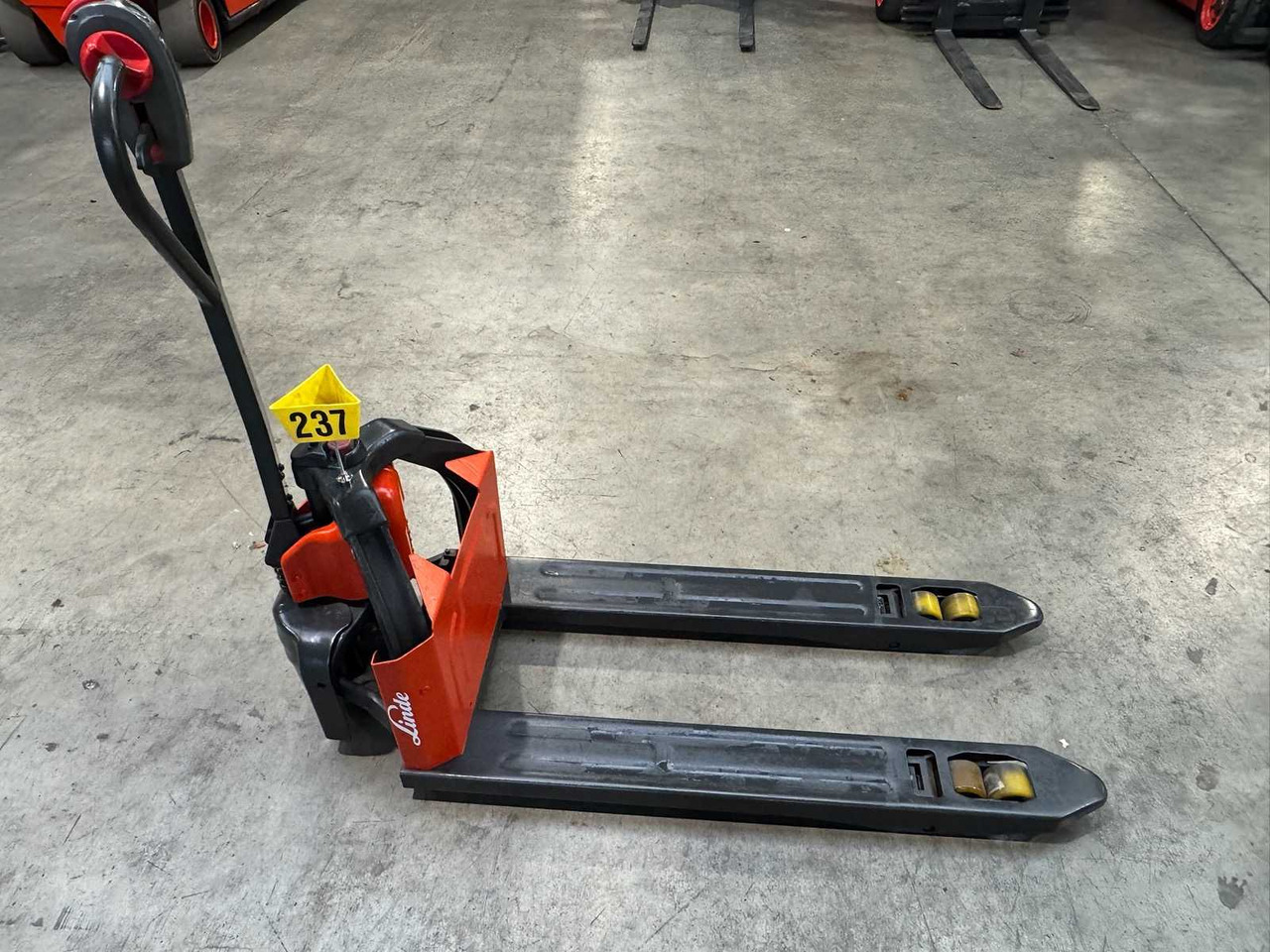 2019 LINDE MT12 1.200KG ANT PALLET TRUCK LITHIUM LI-ION STACKER 608 HOURS - Forklift: picture 1 2019 LINDE MT12 1.200KG ANT PALLET TRUCK LITHIUM LI-ION STACKER 608 HOURS - Forklift: picture 1