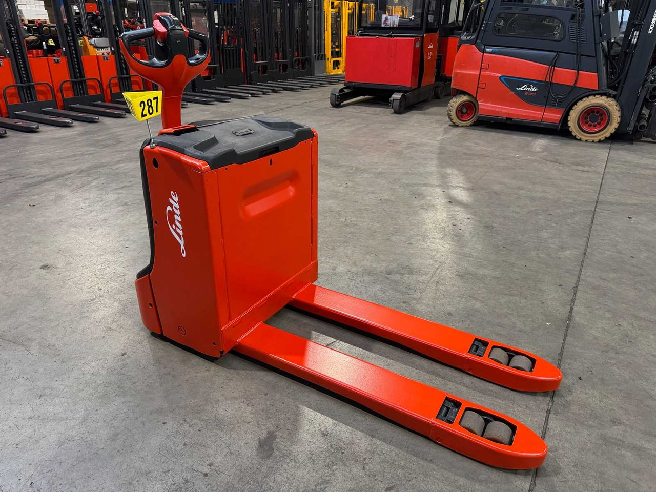 2020 SERVICE + UVV 12/2026 LINDE T16 1,600KG PALLET TRUCK ANT STACKER INITIAL STROKE 1,694 HOURS - Forklift: picture 5 2020 SERVICE + UVV 12/2026 LINDE T16 1,600KG PALLET TRUCK ANT STACKER INITIAL STROKE 1,694 HOURS - Forklift: picture 5